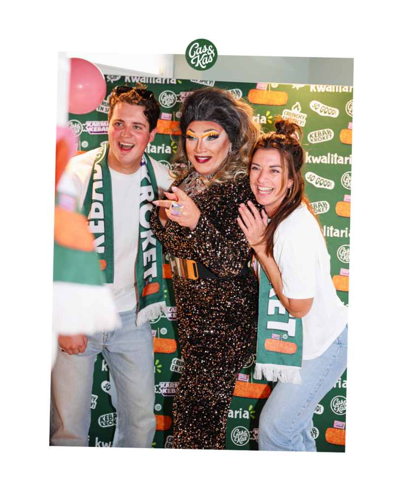 Maurits en Lisa Marie met Dolly Donut tijdens het Kebab Kroket Feest van Kwalitaria