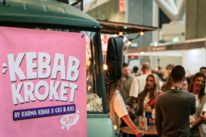 Lees meer over het artikel NIEUW: De Kebab Kroket van Cas & Kas x Karma Kebab